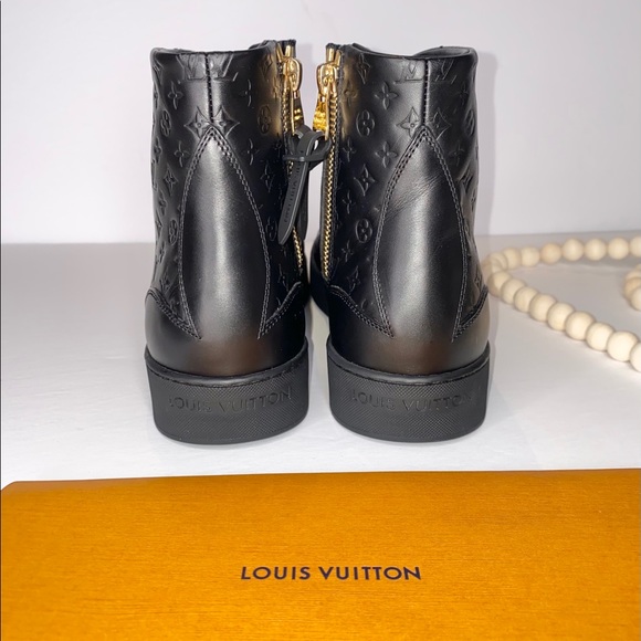 โโSOLDโโ($750) Louis Vuitton empreinte leather sneakers - Picture 10 of 12